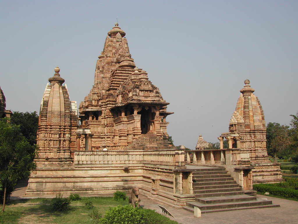 http://upload.wikimedia.org/wikipedia/commons/d/d5/Khajuraho-Lakshmana_temple.JPG