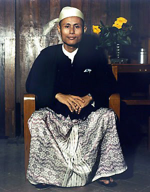 Aung San color portrait.jpg