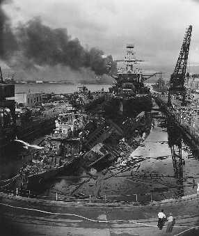 G:\pix\projects\west\800px-USS_Downes_(DD-375),_USS_Cassin_(DD-372)_and_USS_Pennsylvania_(BB-38)_in_Dry_Dock_No._1_at_the_Pearl_Harbor_Naval_Shipyard,_7_December_1941_(306533).jpg