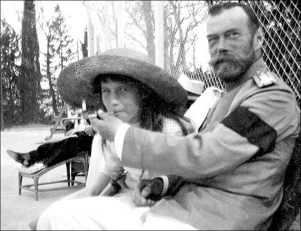 G:\pix\projects\west\Tsar Nicholas II allows his daughter, the Grand Duchess Anastasia, to smoke.jpg