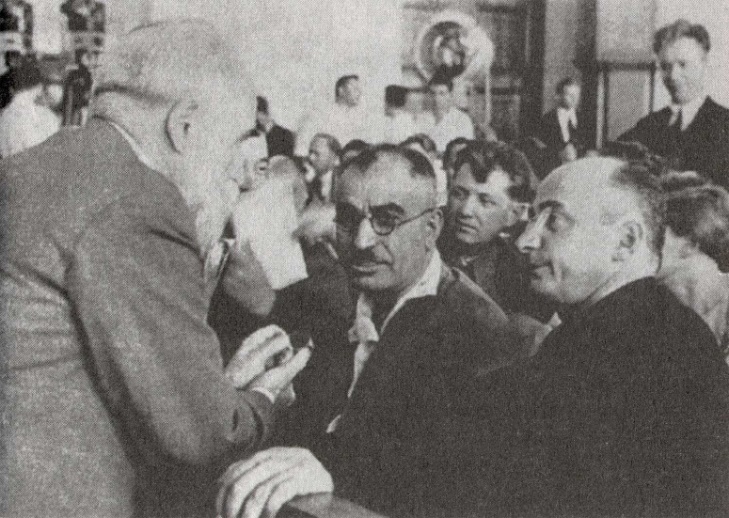 https://upload.wikimedia.org/wikipedia/commons/3/33/Makharadze%2C_Mir-Jafar_Bagirov%2C_Beria.jpg