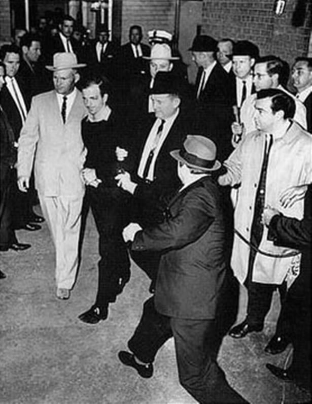 https://upload.wikimedia.org/wikipedia/commons/3/32/Lee_Harvey_Oswald_being_shot_by_Jack_Ruby_as_Oswald_is_being_moved_by_police%2C_1963.jpg