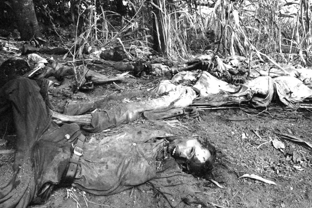 https://upload.wikimedia.org/wikipedia/commons/5/58/Victims_Of_The_Mozote_Massacre%2C_Moraz%C3%A1n%2C_El_Salvador%2C_January_1982.jpg