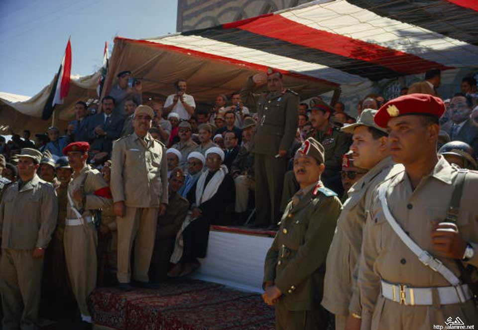 https://upload.wikimedia.org/wikipedia/commons/7/74/Abdullah_al-Sallal_in_a_military_display_March_1963.jpg