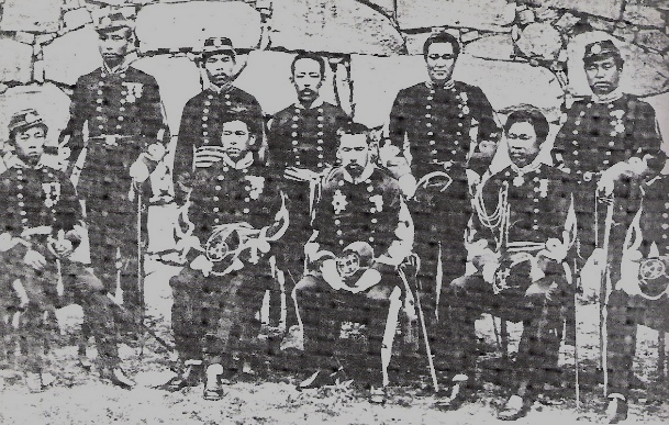 https://upload.wikimedia.org/wikipedia/commons/a/a7/KumamotoSoldiers1877.jpg