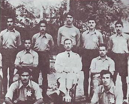 https://upload.wikimedia.org/wikipedia/commons/b/bb/Al-Shorta_Club_with_the_Taha_al-Hashimi_Cup_in_1939.jpg