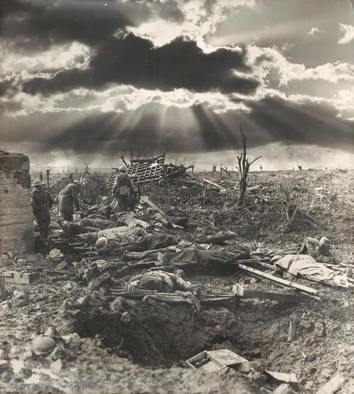 https://upload.wikimedia.org/wikipedia/commons/d/d7/Morning_a_Passchendaele._Frank_Hurley.jpg