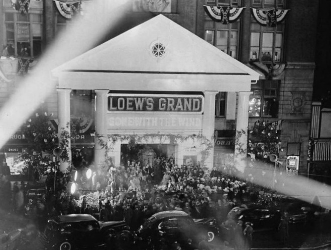 https://upload.wikimedia.org/wikipedia/commons/d/d6/Gone_With_the_Wind_Atlanta_premiere_1939.jpg