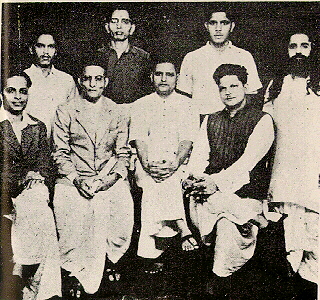 https://upload.wikimedia.org/wikipedia/commons/e/e9/Nathuram.jpg