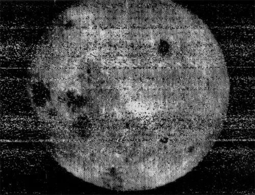 https://upload.wikimedia.org/wikipedia/commons/f/fa/Luna_3_moon.jpg