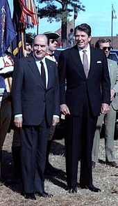 https://upload.wikimedia.org/wikipedia/commons/thumb/d/d4/Reagan_Mitterrand_1981.jpg/170px-Reagan_Mitterrand_1981.jpg