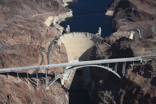 https://upload.wikimedia.org/wikipedia/commons/thumb/4/49/Hoover_Dam%2C_Colorado_River.JPG/1024px-Hoover_Dam%2C_Colorado_River.JPG