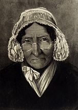 https://upload.wikimedia.org/wikipedia/commons/thumb/1/13/Madame_Tussaud._Photograph_after_a_drawing_attributed_to_Fra_Wellcome_V0028808.jpg/152px-Madame_Tussaud._Photograph_after_a_drawing_attributed_to_Fra_Wellcome_V0028808.jpg