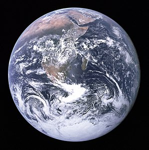 https://upload.wikimedia.org/wikipedia/commons/thumb/9/97/The_Earth_seen_from_Apollo_17.jpg/300px-The_Earth_seen_from_Apollo_17.jpg