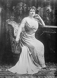 https://upload.wikimedia.org/wikipedia/commons/thumb/1/14/Marguerite_Durand.jpg/220px-Marguerite_Durand.jpg