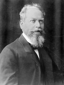 https://upload.wikimedia.org/wikipedia/commons/thumb/8/8f/Edmund_Husserl_1900.jpg/220px-Edmund_Husserl_1900.jpg