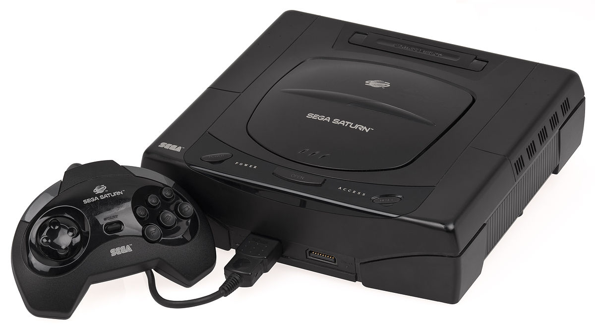 https://upload.wikimedia.org/wikipedia/commons/thumb/a/a8/Sega-Saturn-Console-Set-Mk1.jpg/1200px-Sega-Saturn-Console-Set-Mk1.jpg