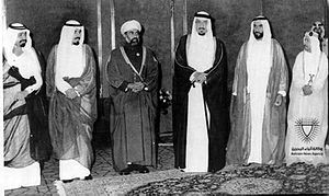 https://upload.wikimedia.org/wikipedia/commons/thumb/c/c8/GCC_heads_of_states_meeting_1981.jpg/300px-GCC_heads_of_states_meeting_1981.jpg