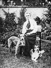 https://upload.wikimedia.org/wikipedia/commons/thumb/5/57/Nurse_Edith_Cavell_1865-1915_Q32930.jpg/220px-Nurse_Edith_Cavell_1865-1915_Q32930.jpg