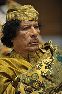 https://upload.wikimedia.org/wikipedia/commons/thumb/3/36/Muammar_al-Gaddafi_at_the_AU_summit.jpg/220px-Muammar_al-Gaddafi_at_the_AU_summit.jpg