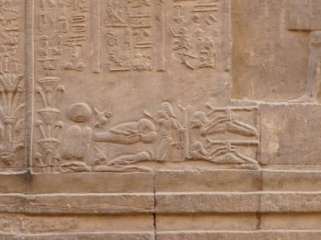 800px-Wall_relief_Kom_Ombo10.JPG