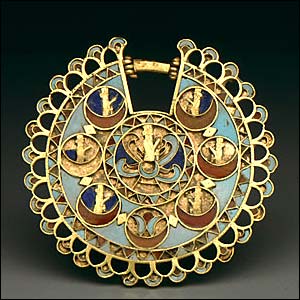 achaemenid_gold_earing.jpg