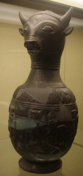 G:\pix\-550Museo_archeologico_di_Firenze,_Oinochoe_con_testa_di_toro,_Chiusi_prima_metà_del_VI_sec._a.c._1.jpg