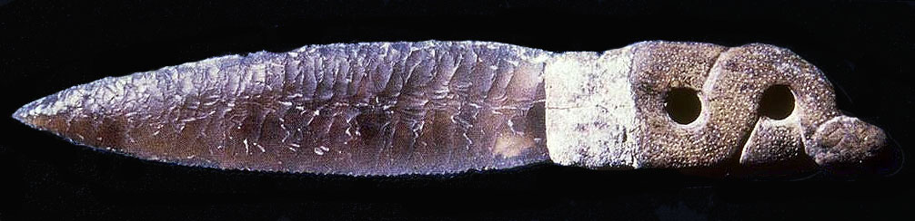 G:\pix\-5800 چاتال Flint ceremonial dagger from male burial with a handle in shape of snake; Shrine VI.B.29. Length 10.3 cm.jpg