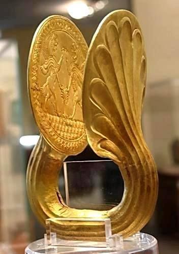 G:\pix\projects\iranzamin\3000-1200\-1200 Elamite gold armlet ca1200 BCE , arjan-Behbahan.jpg