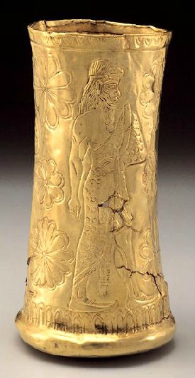 G:\pix\projects\iranzamin\3000-1200\-1300 Marlik gold cup, Northern Iran, 1200- 1400 BCE. H13.3 cm. Diam6 cm..jpg