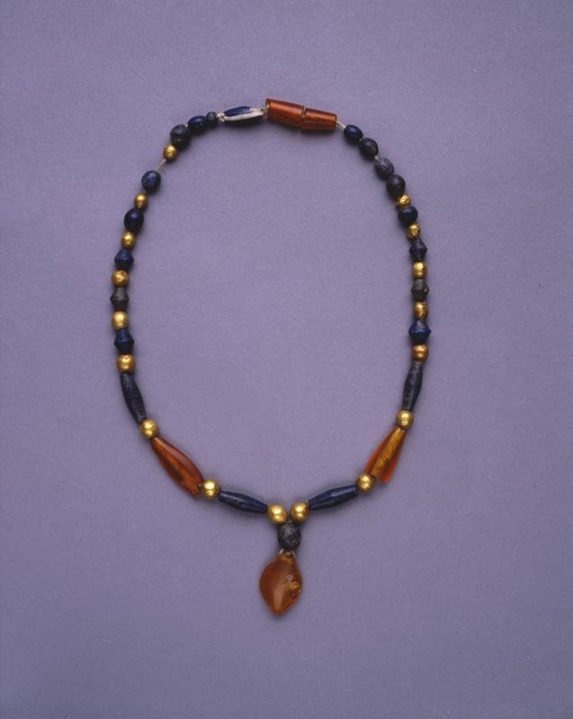 G:\pix\projects\iranzamin\3000-1200\-1500 Necklace of gold, lapis, and carnelian.jpg