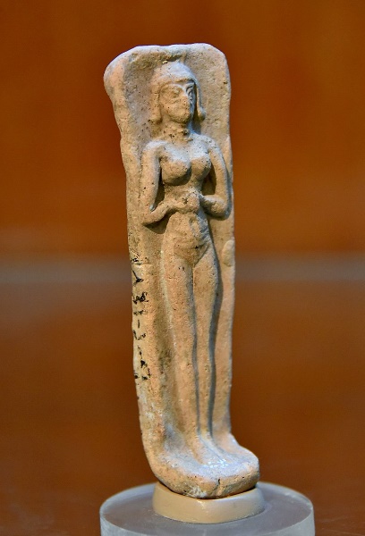 G:\pix\projects\iranzamin\3000-1200\-1700 اشنونه Old-Babylonian_plaque_of_a_nude_female,_from_Tell_Asmar,_Iraq.jpg