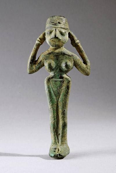 G:\pix\projects\iranzamin\3000-1200\-2000 Elamite Bronze Statuette Of A Female Deity 2500-1900 BC.jpg