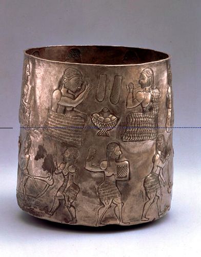 G:\pix\projects\iranzamin\3000-1200\-2000 Silver, Late 3rd-early 2nd millennium B.C.E. H. 12.6 cm bactrian.jpg