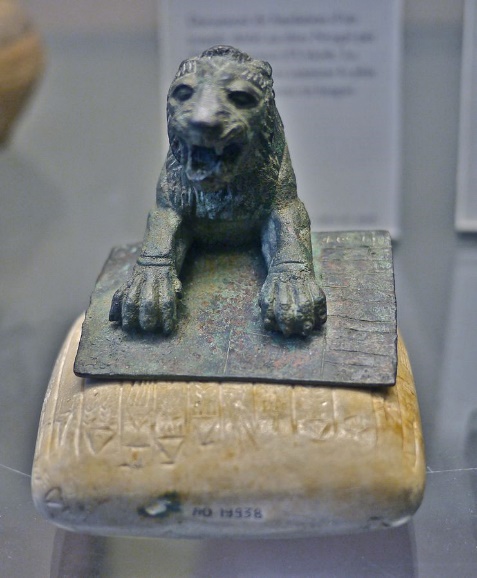 G:\pix\projects\iranzamin\3000-1200\-2100 Urkish_lion_-_21st_century_BC_-_Louvre_AO_19937,_AO_19938.jpg