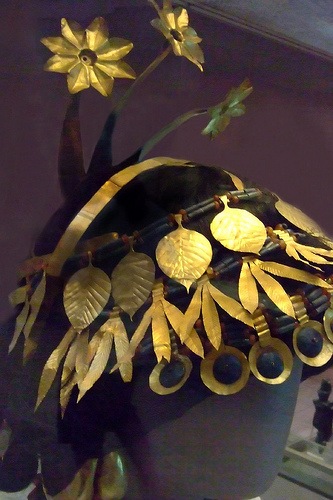 G:\pix\projects\iranzamin\3000-1200\-2500 Detail of a headdress. Not only did Queen Pu-abi's attendants.jpg