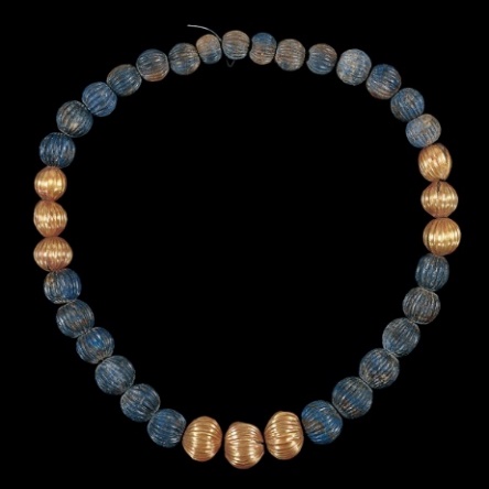 G:\pix\projects\iranzamin\3000-1200\-2500 Gold and lapis lazuli necklace۴.jpg