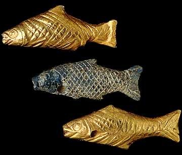 G:\pix\projects\iranzamin\3000-1200\-2500 Gold and lapis lazuli fish. They were found on Queen Pu-abi.jpg