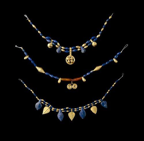 G:\pix\projects\iranzamin\3000-1200\-2500 Pendants 2600-2500 BC Found at the Cemetery of Ur Iraq - Early Dynastic III.jpg