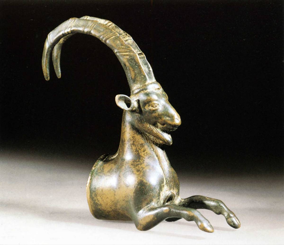 G:\pix\projects\iranzamin\achaemedian\جام\-500 -400_Protome_de_bouquetin_en_bronze_Provenance_inconnue.jpg