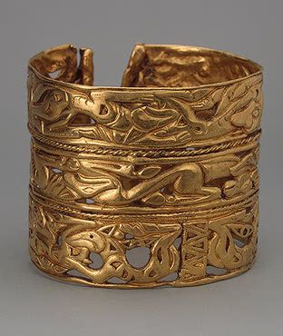 G:\pix\projects\iranzamin\achaemedian\Art\Bracelet Gold; cast and chased. 8.4x7 cm Sakae Culture. 4th century BC Siberian.jpg