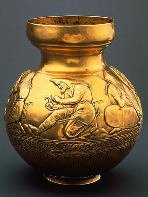 G:\pix\projects\iranzamin\achaemedian\Art\Scythian gold vessel with mythical scene from Kuban, 4th century BC..jpg