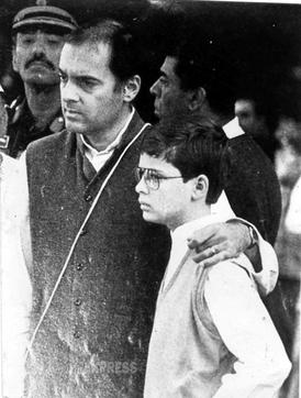 G:\pix\projects\west\Rajiv_Gandhi_with_Rahul_Gandhi_1984.jpg