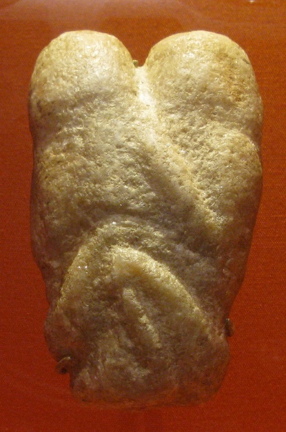 https://upload.wikimedia.org/wikipedia/commons/1/1a/Lovers_9000BC_british_museum.jpg