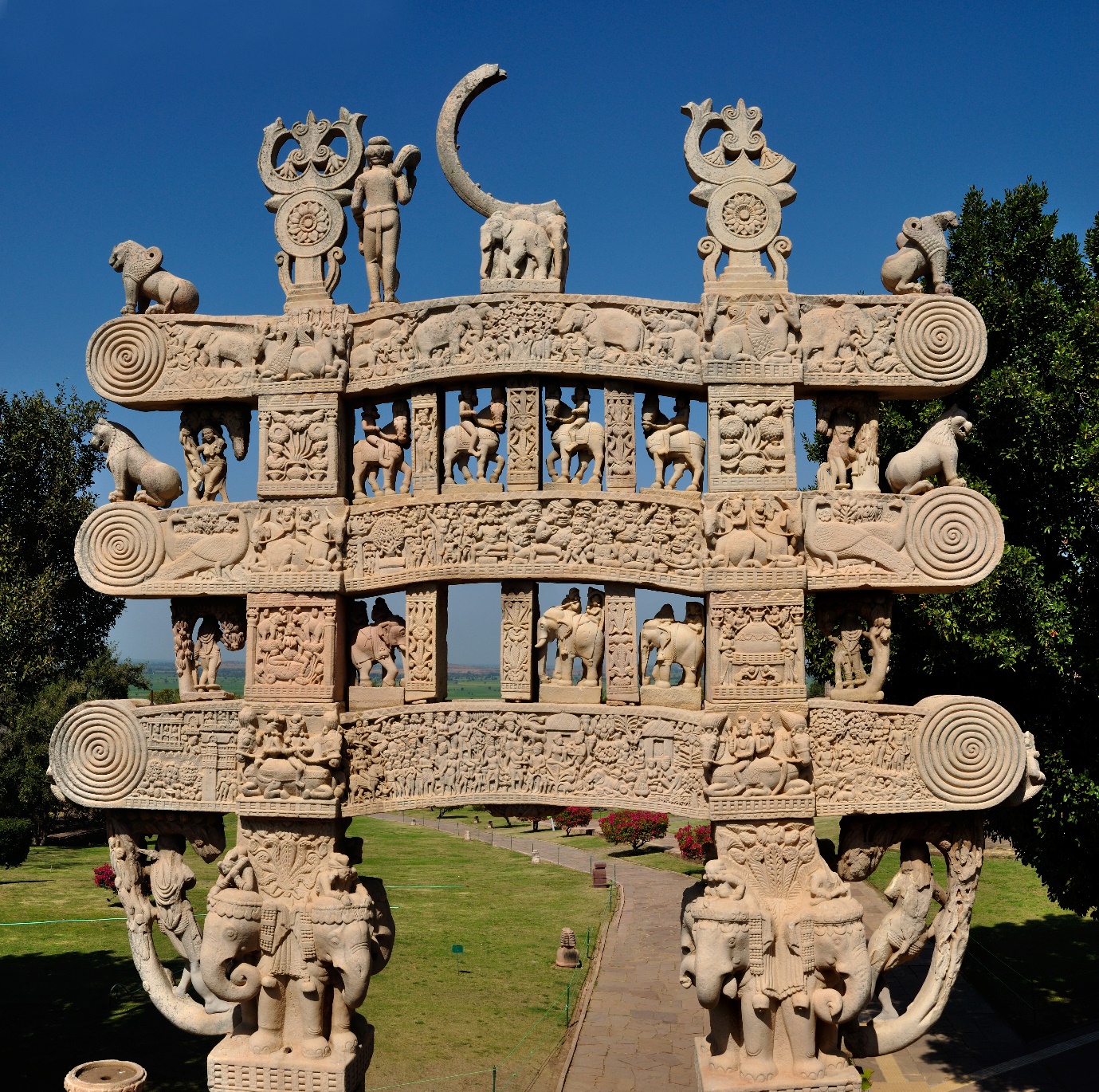 https://upload.wikimedia.org/wikipedia/commons/7/7f/North_Gateway_-_Rear_Side_-_Stupa_1_-_Sanchi_Hill_2013-02-21_4480-4481.JPG