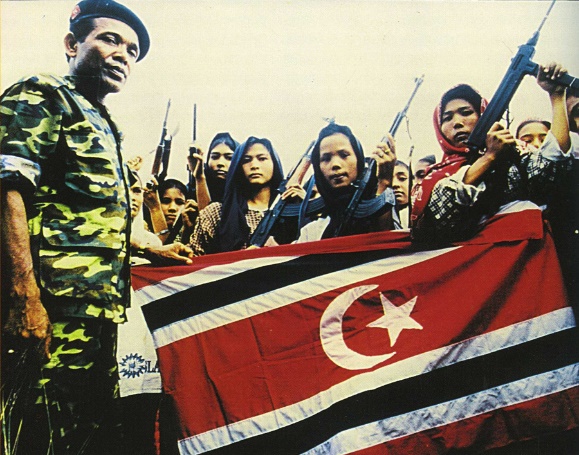 https://upload.wikimedia.org/wikipedia/commons/a/a6/Free_Aceh_Movement_women_soldiers.jpg