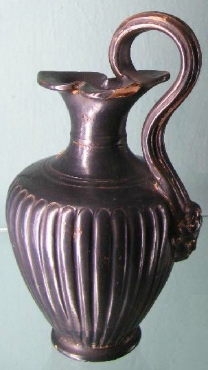 https://upload.wikimedia.org/wikipedia/commons/b/b9/Volterra_Black-glazed_oinochoe.jpg