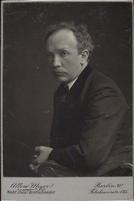 https://upload.wikimedia.org/wikipedia/commons/c/ce/Richard_Strauss_young_portrait.jpg