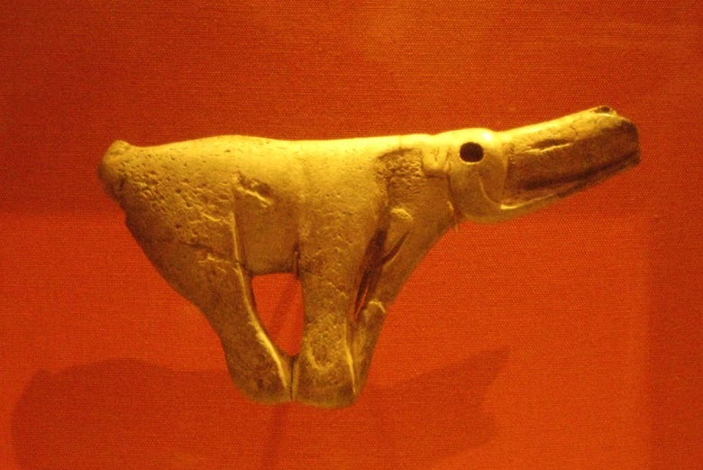 https://upload.wikimedia.org/wikipedia/commons/d/da/Mammoth_Spear_Thrower.jpg