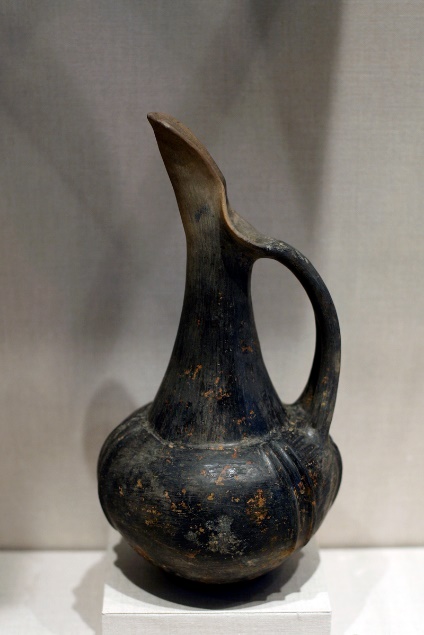 https://upload.wikimedia.org/wikipedia/commons/e/eb/MMA_etruscan_pottery_12.jpg